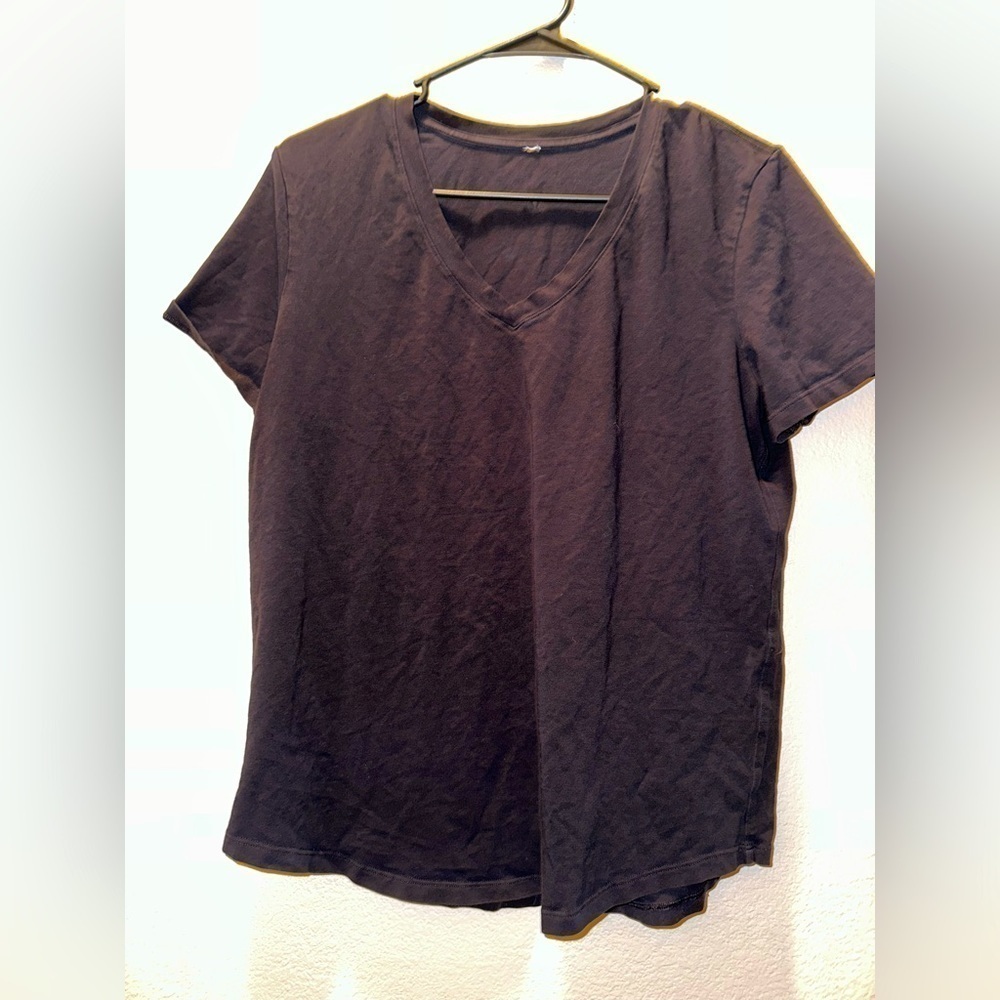 Lululemon women’s v neck black short sleeve top